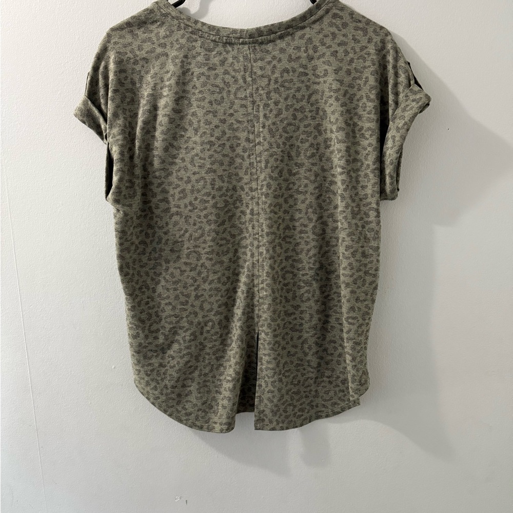 Jane and Delancey Green Boxy Short Sleeve T-Shirt - Picture 2 of 5